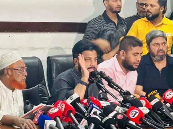 আহ ইশরাক! উঁহ ইশরাক! আহ হুমায়ুন! সব দোষ মিডিয়া-সাংবাদিকের? চরম অস্বস্তিতে বিএনপি ও তারেক রহমান