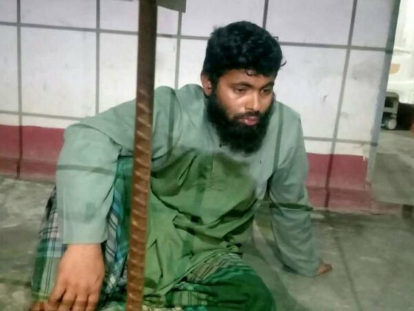 বৃদ্ধাশ্রমে ঢুকে প্রতিবন্ধী বৃদ্ধাকে ধর্ষণ!  মসজিদের ইমাম গ্রেপ্তার