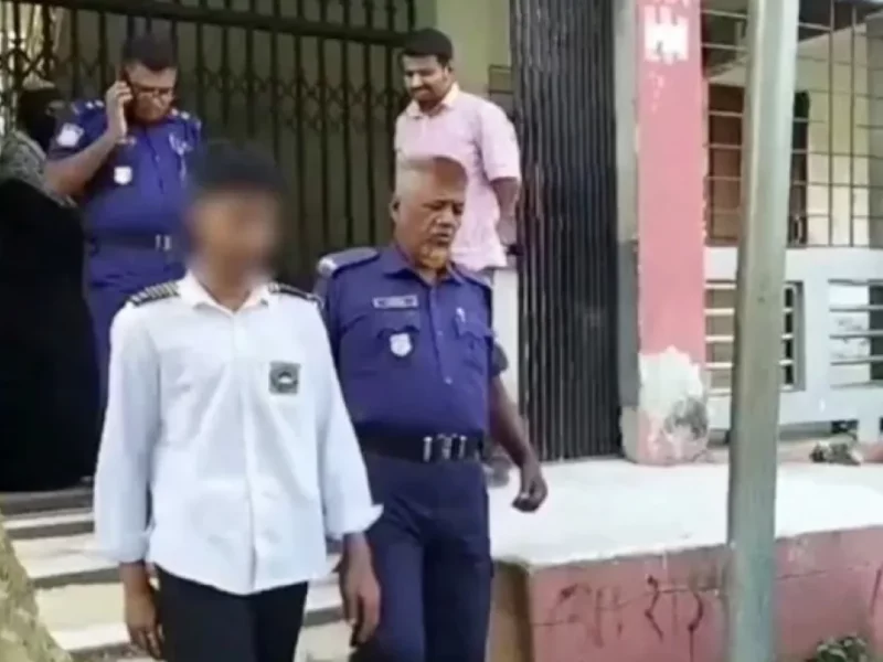 ফেসবুকে শেখ হাসিনার জন্মদিনের পোস্ট দেয়ায় ক্লাসরুম থেকে কারাগারে পাঠিয়ে দেয়া হলো স্কুলছাত্রকে!