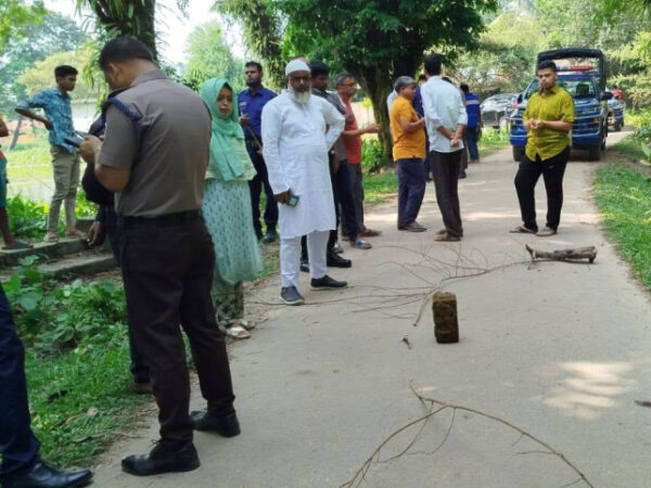 নেত্রকোনায় মন্দিরের পাশে মুখোশধারীদের গুলিতে হিন্দু যুবক আহত! পুজোর সময় এই ঘটনায় আতঙ্ক ছড়িয়েছে